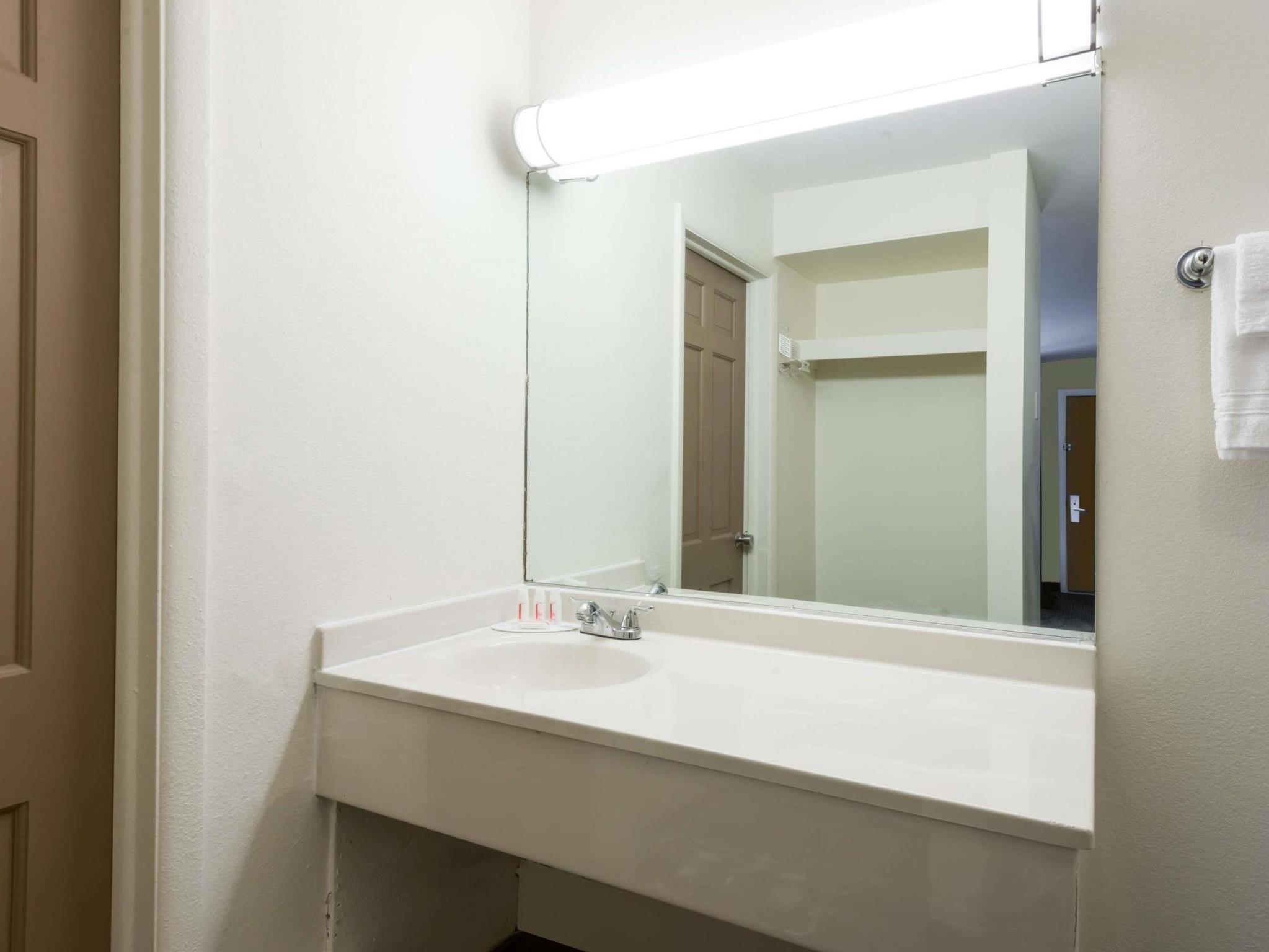 Deluxe Inn & Suites Junction City Extérieur photo