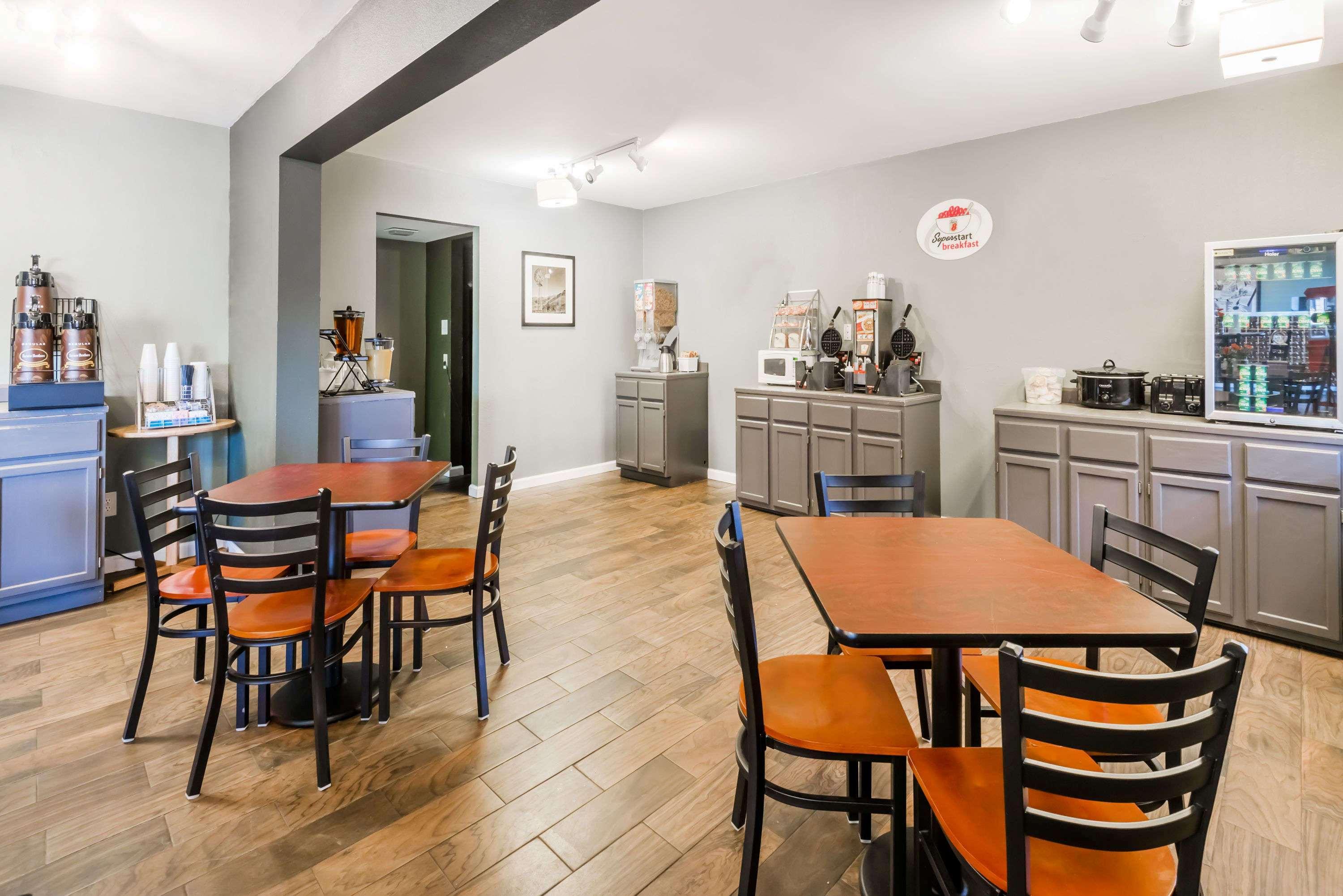 Deluxe Inn & Suites Junction City Extérieur photo