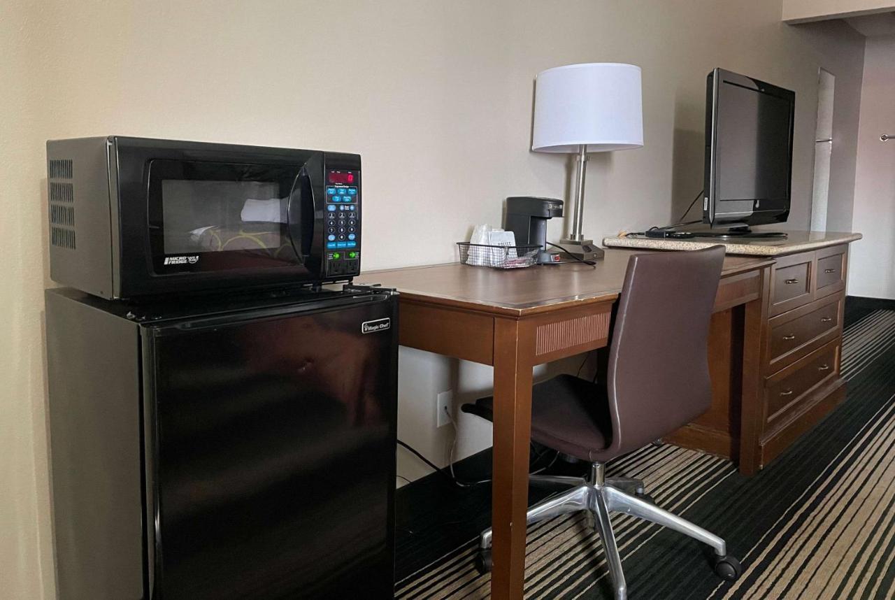 Deluxe Inn & Suites Junction City Extérieur photo