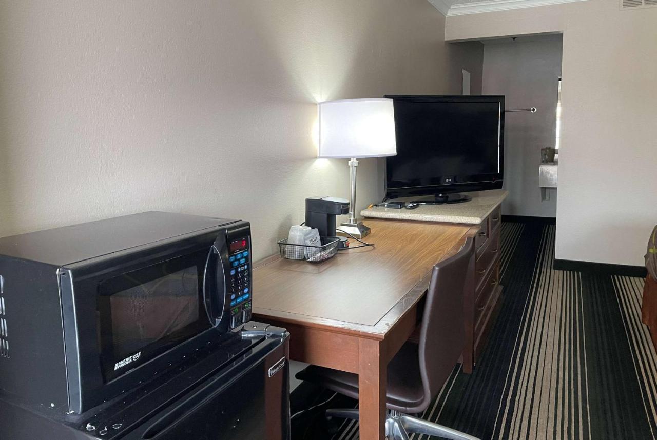 Deluxe Inn & Suites Junction City Extérieur photo