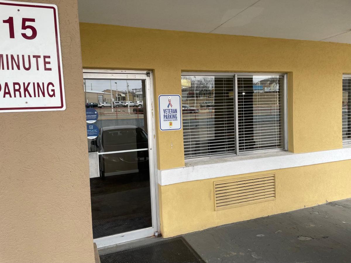 Deluxe Inn & Suites Junction City Extérieur photo