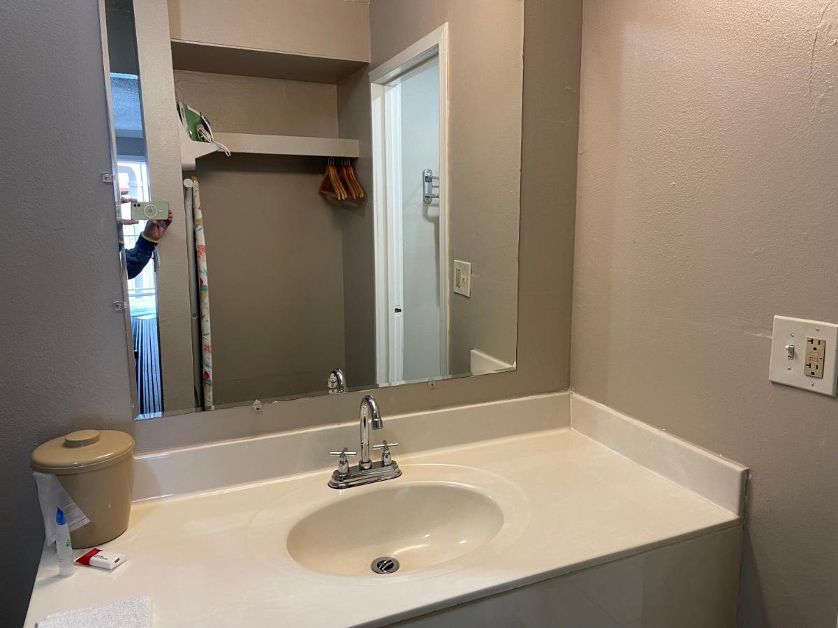 Deluxe Inn & Suites Junction City Extérieur photo