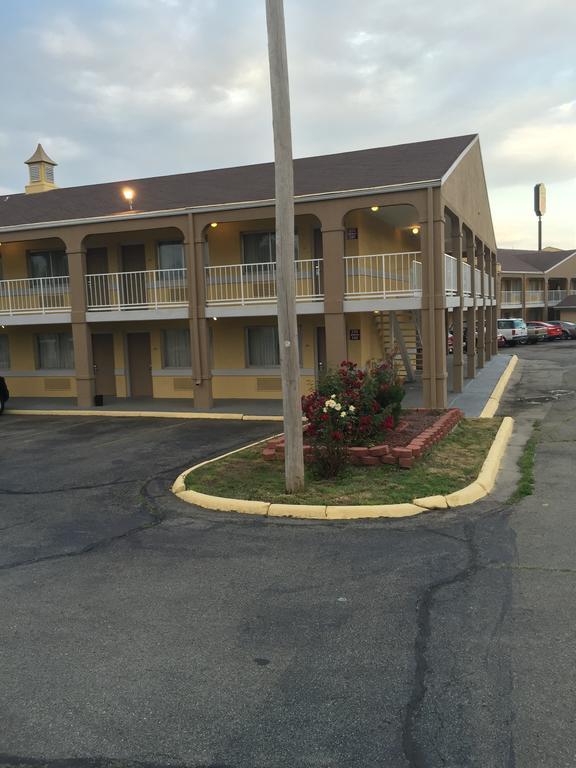 Deluxe Inn & Suites Junction City Extérieur photo