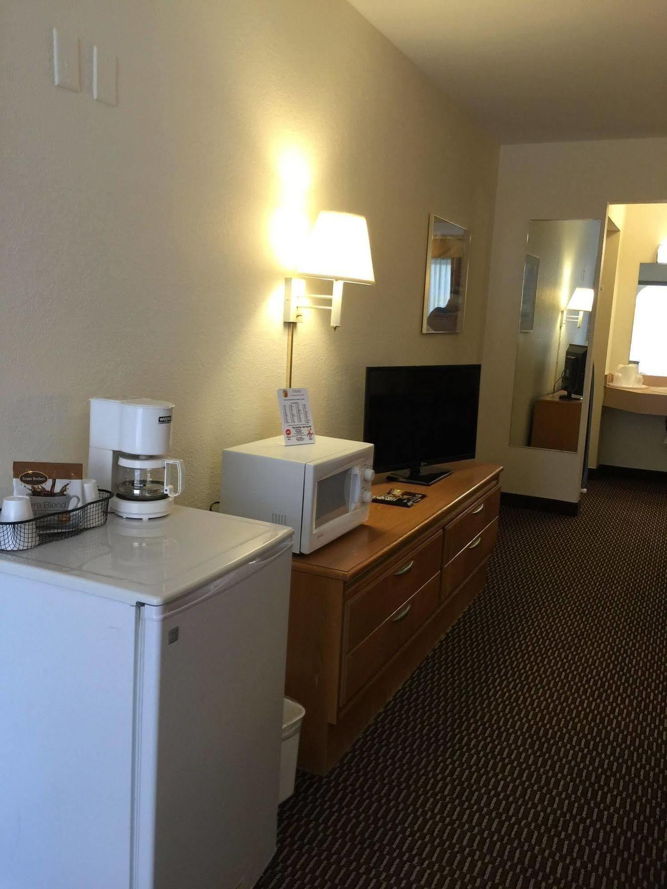 Deluxe Inn & Suites Junction City Extérieur photo