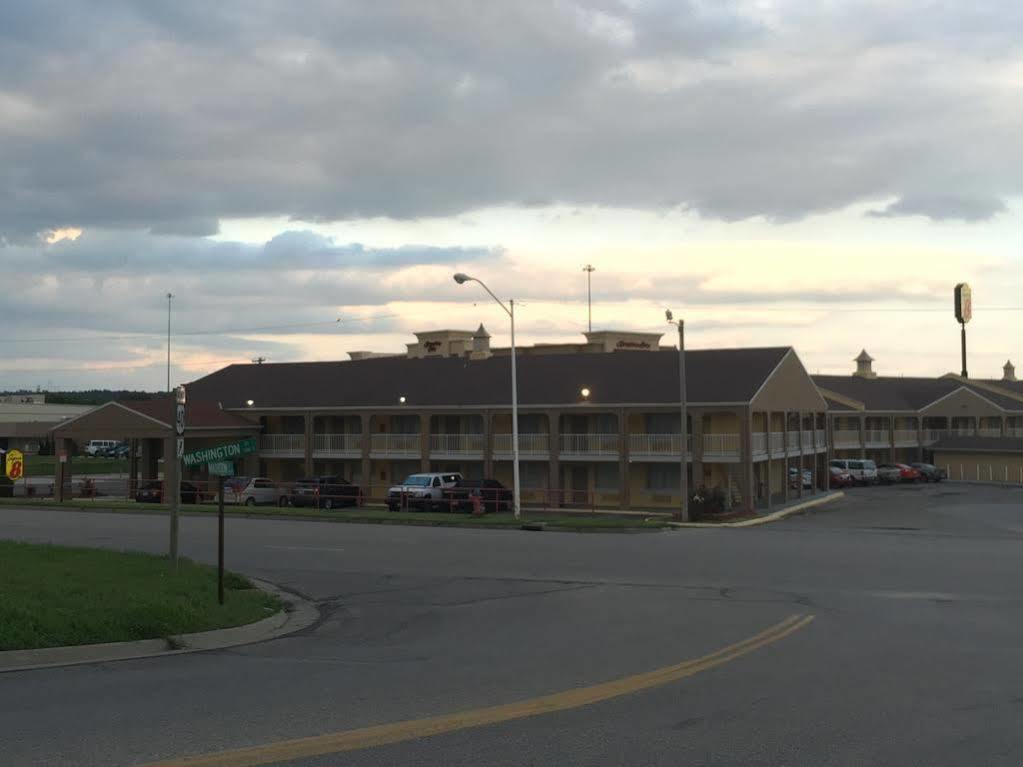 Deluxe Inn & Suites Junction City Extérieur photo